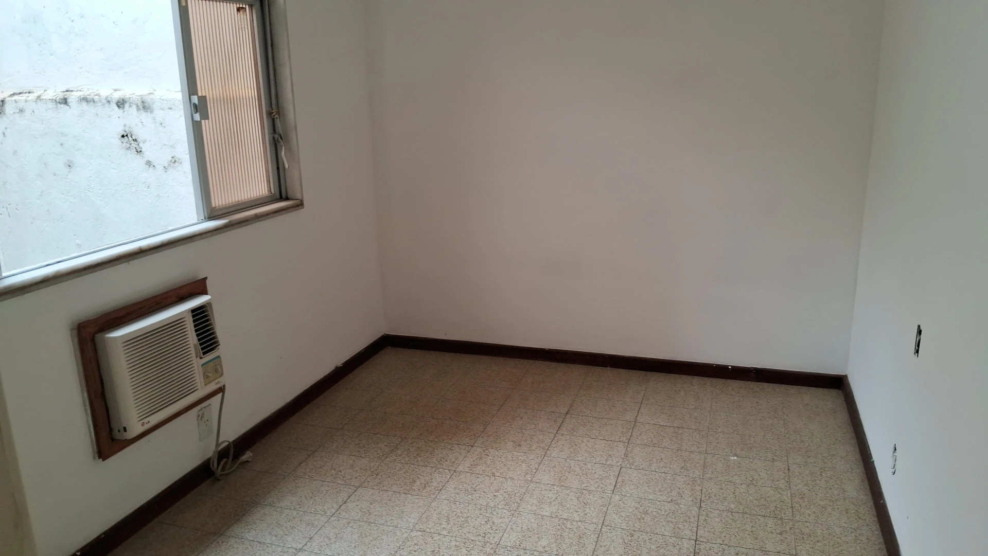 Unfurnished house with 6 bedrooms and private garden — photo 57