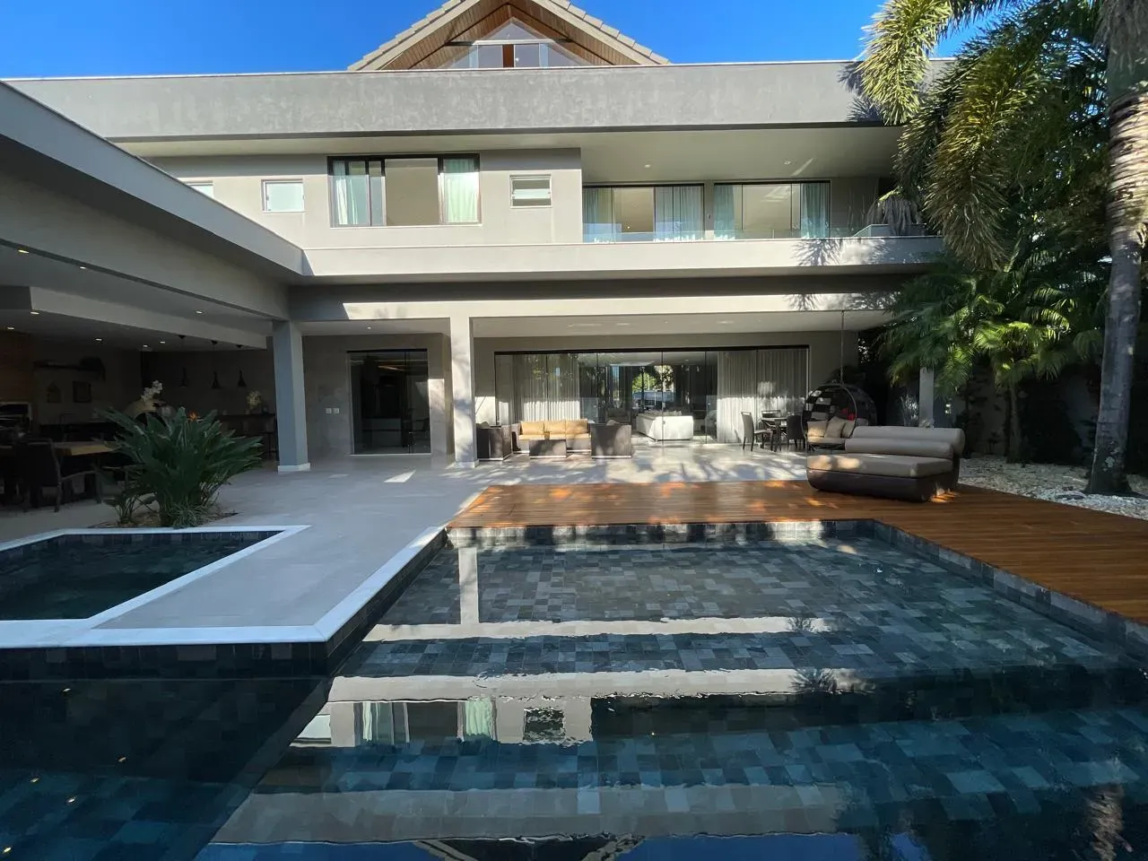 760 m² house with a private pool and a jacuzzi — photo 20