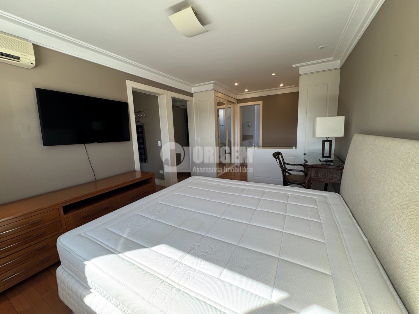 2-bedroom apartment with a bathtub in Curitiba — photo 6