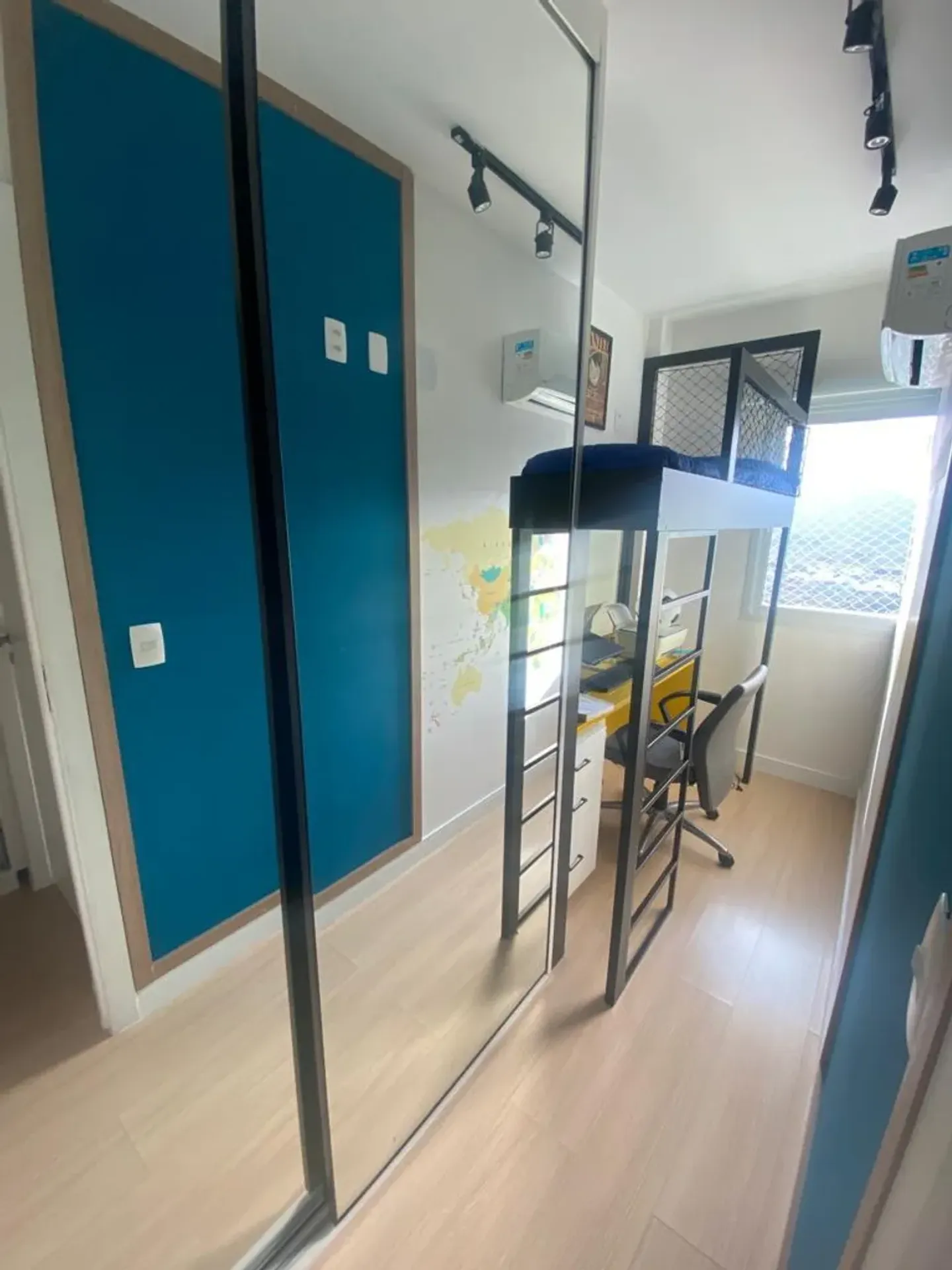 Furnished apartment, 125 m², with a walk-in closet — photo 23