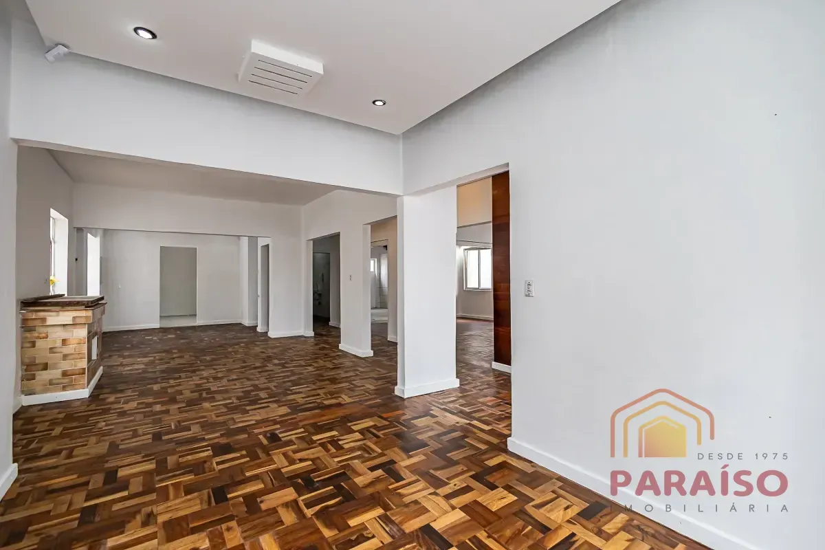 Деревянный пол или ламинат и 4 спальни: дом 165 м² — photo 6