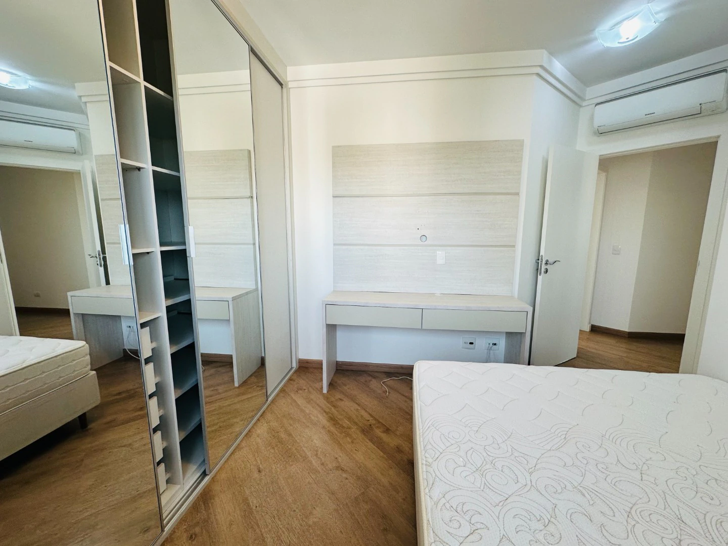 4-bedroom apartment in a building with a gym — photo 24