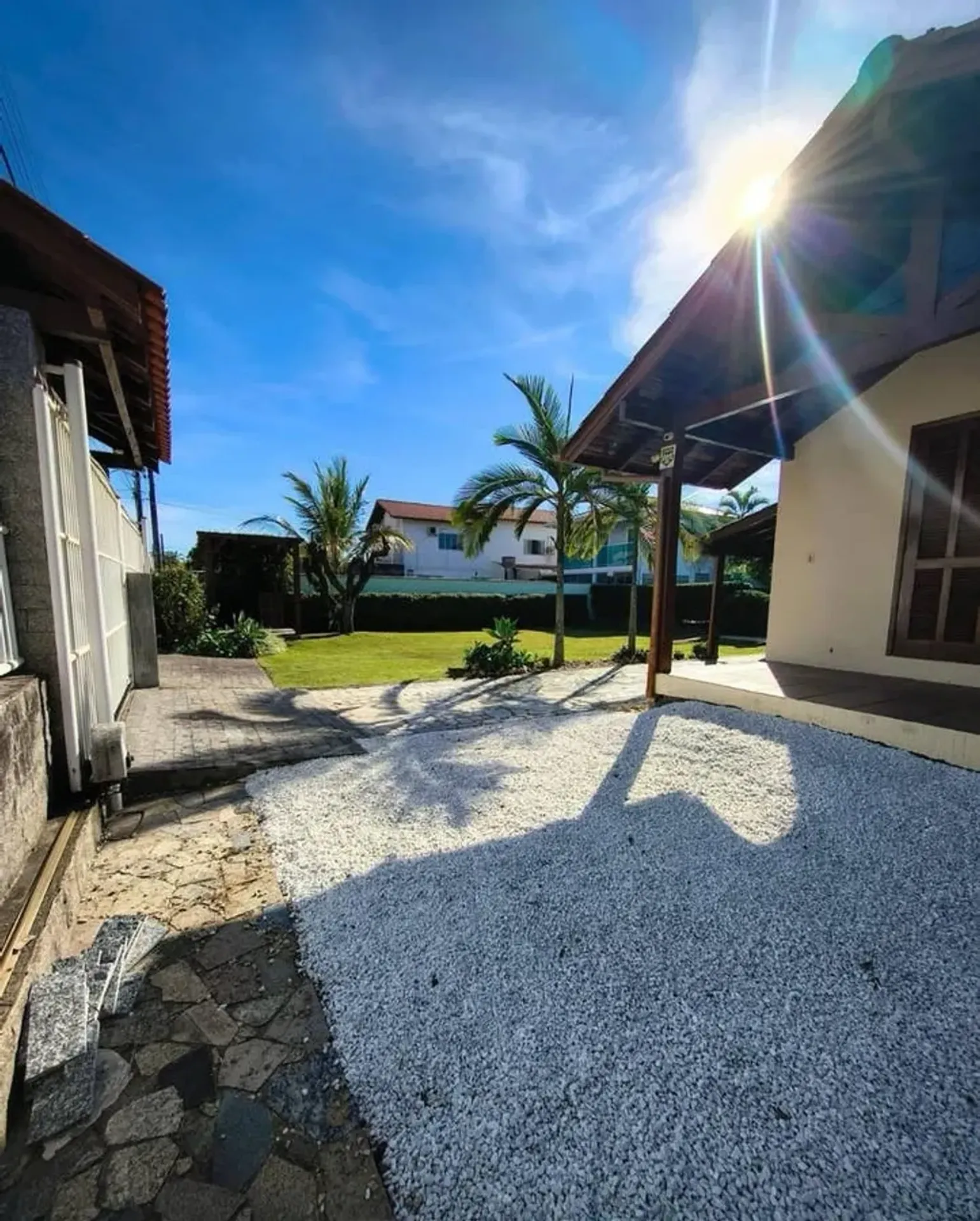 700 m² house with a bathtub and a grill on the balcony — photo 34