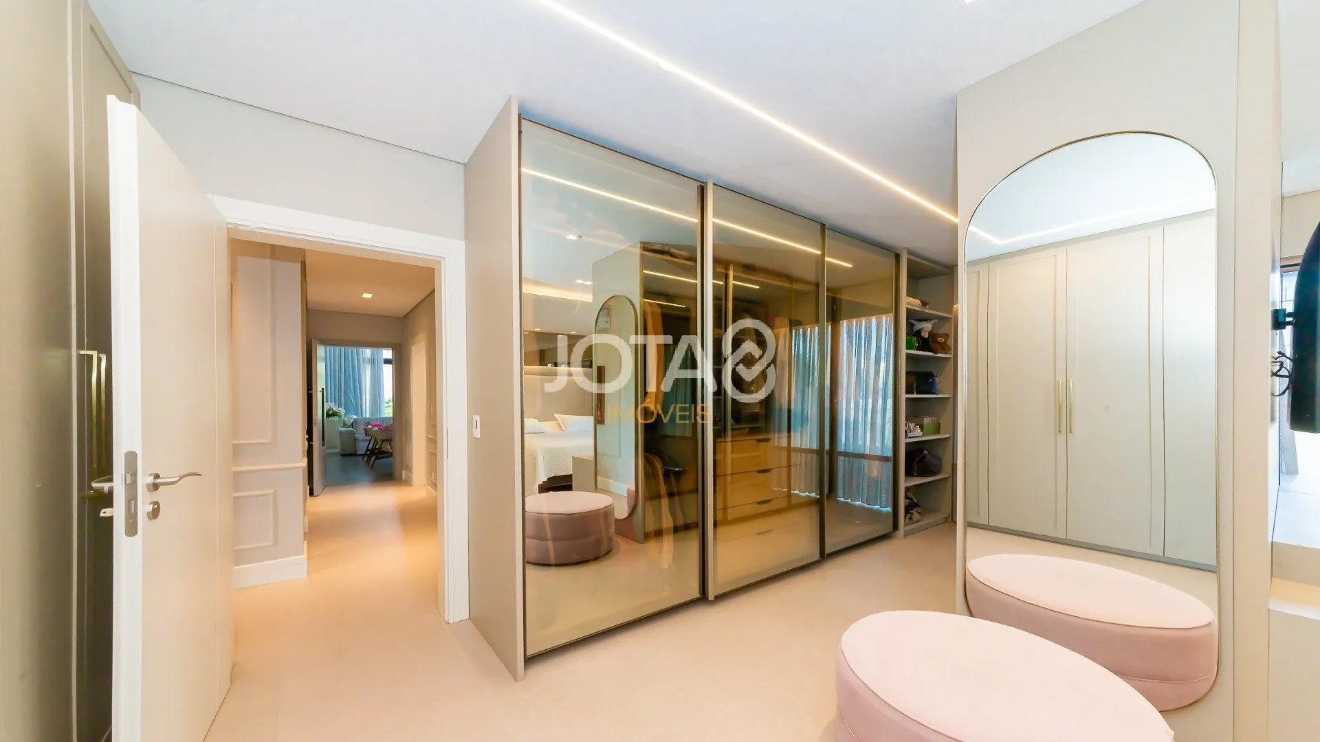Unfurnished apartment with 3 en-suite bedrooms and balcony — photo 29