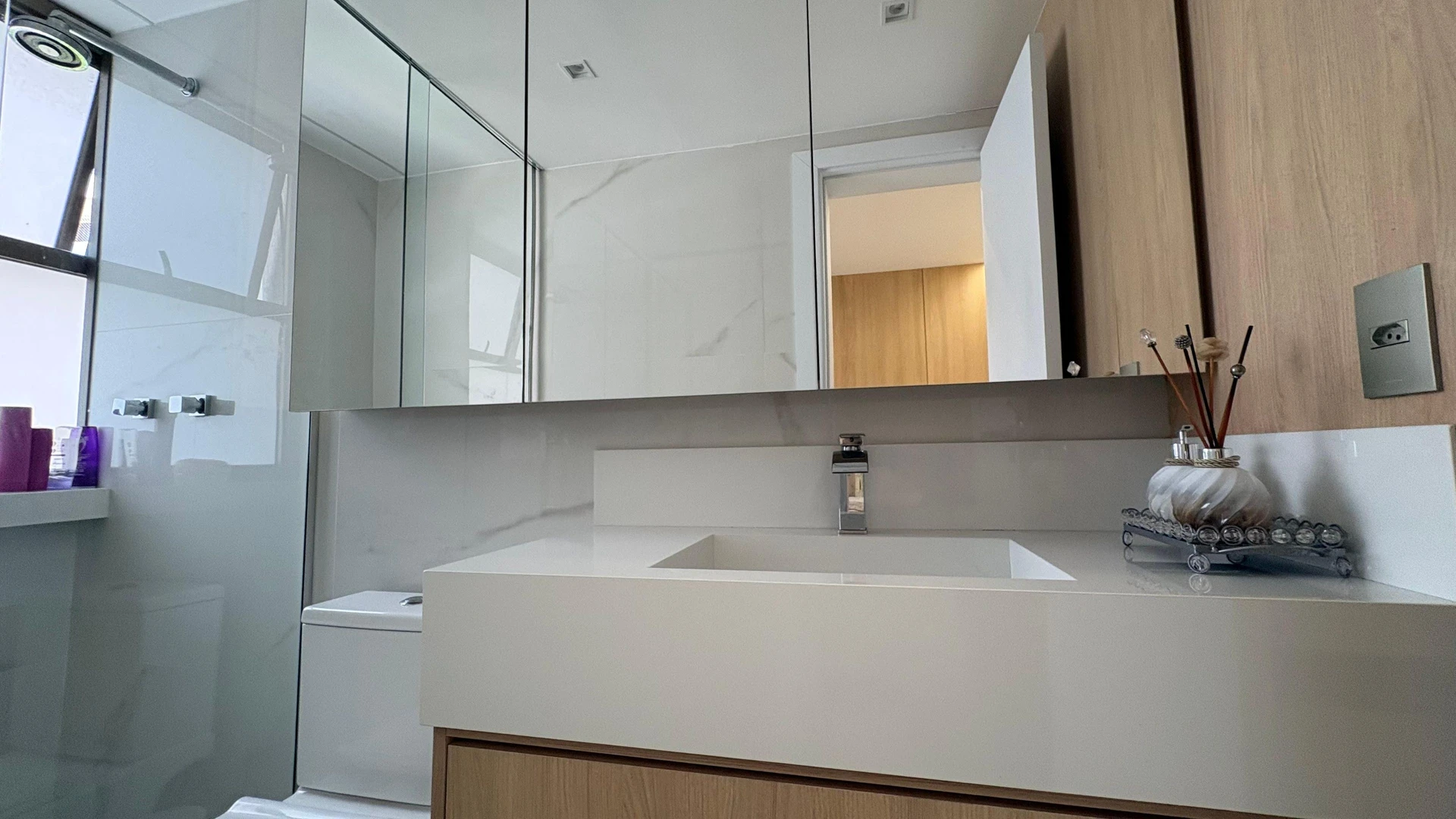 Jacuzzi in a 5-bedroom apartment, 217 m² — photo 54