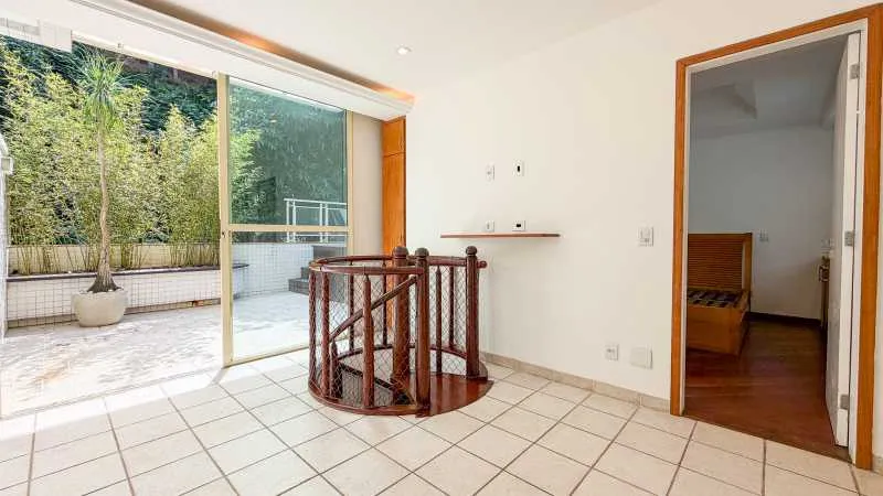 3-bedroom apartment with a home office