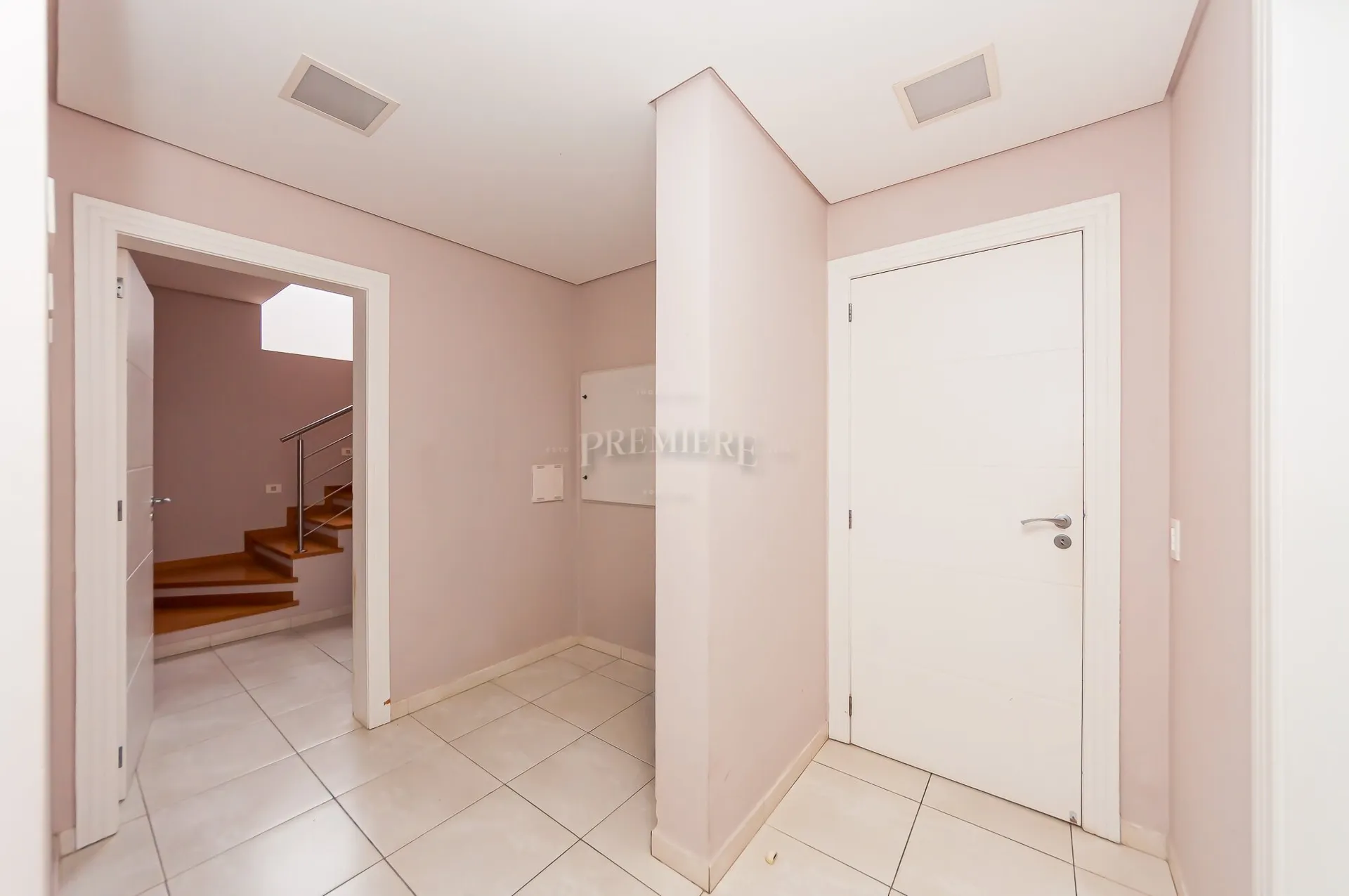 House with 3 en-suite bedrooms and 450 m² — photo 28
