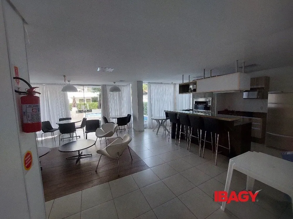 69 m² 2-bedroom apartment with balcony and built-in grill — photo 12