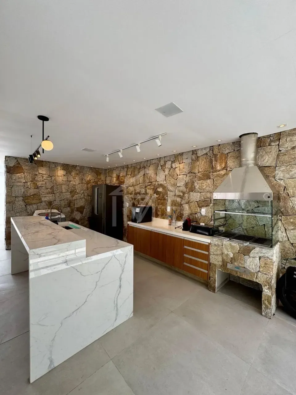 Furnished house with 4 bedrooms and 500 m² and 5 parking — photo 8