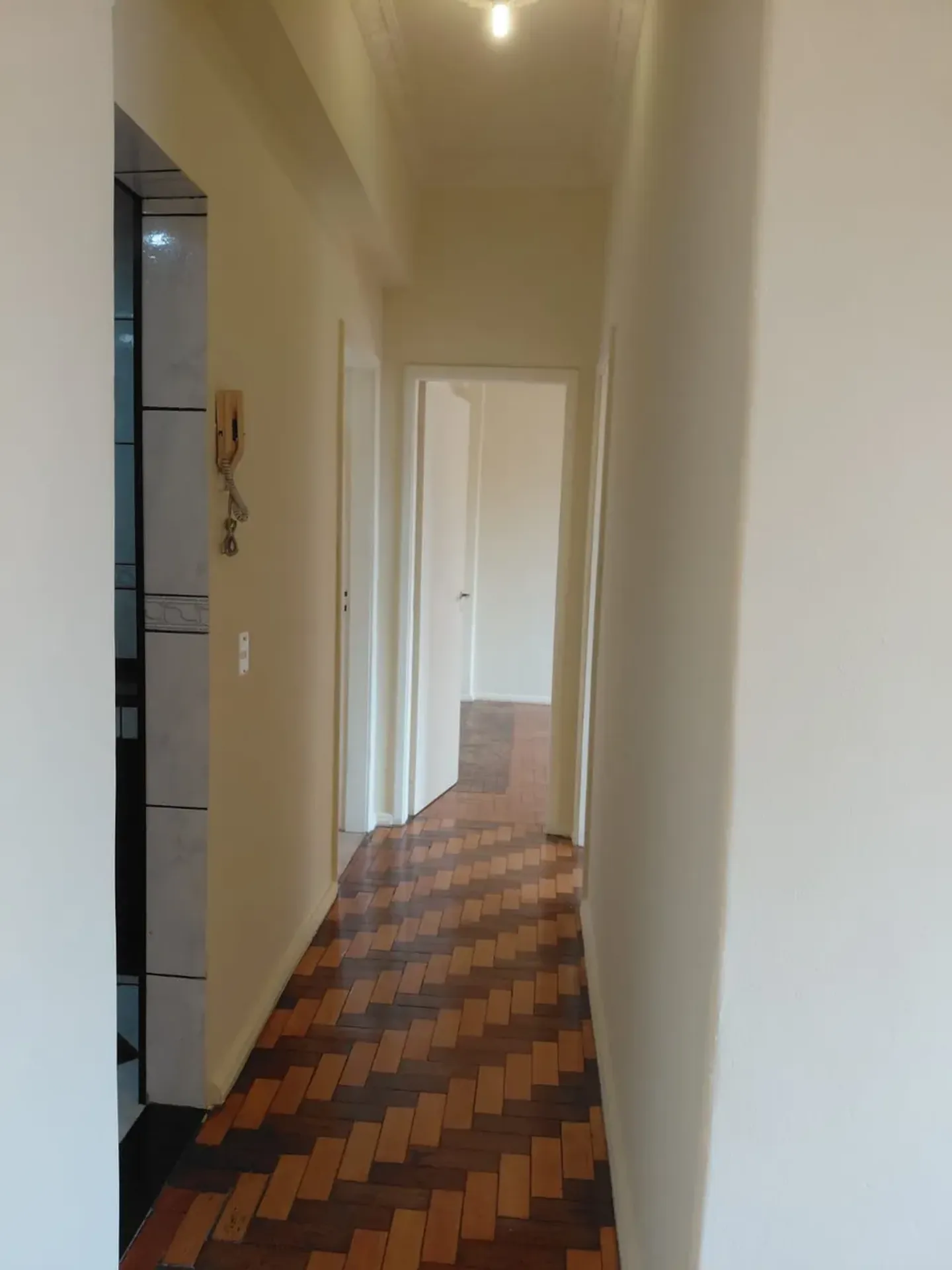 Квартира з 2 спальнями та дерев'яною підлогою або ламінатом — photo 8