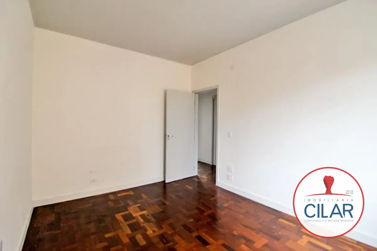 2-bedroom apartment with wood or laminate floors in Curitiba — photo 8