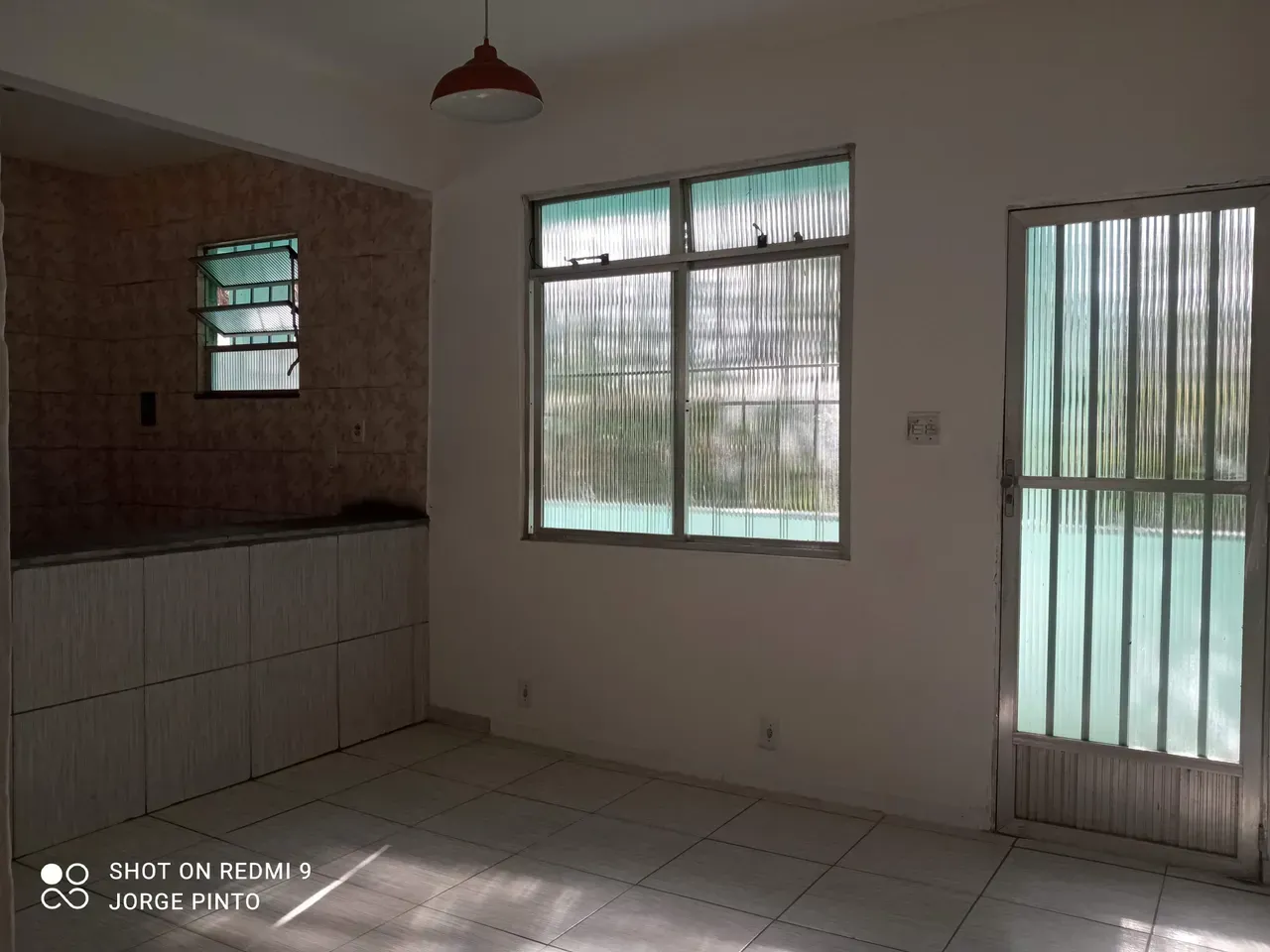 Unfurnished 1-bedroom home with open-plan kitchen — photo 2