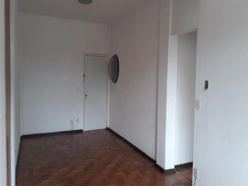 2-bedroom apartment with wood or laminate floors — photo 23