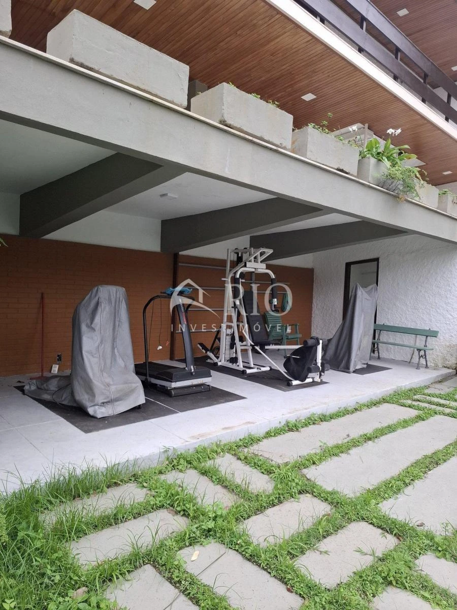 Unfurnished house with 4 bedrooms and 6 bathrooms, 945 m² — photo 25