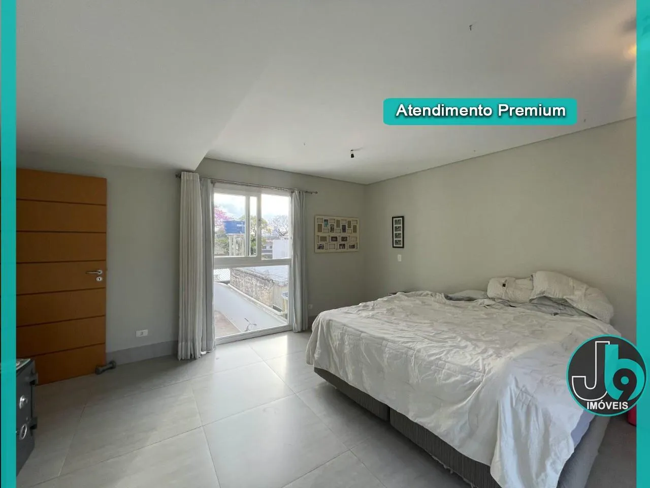 389 m² house with 4 bedrooms and an open-plan kitchen — photo 59