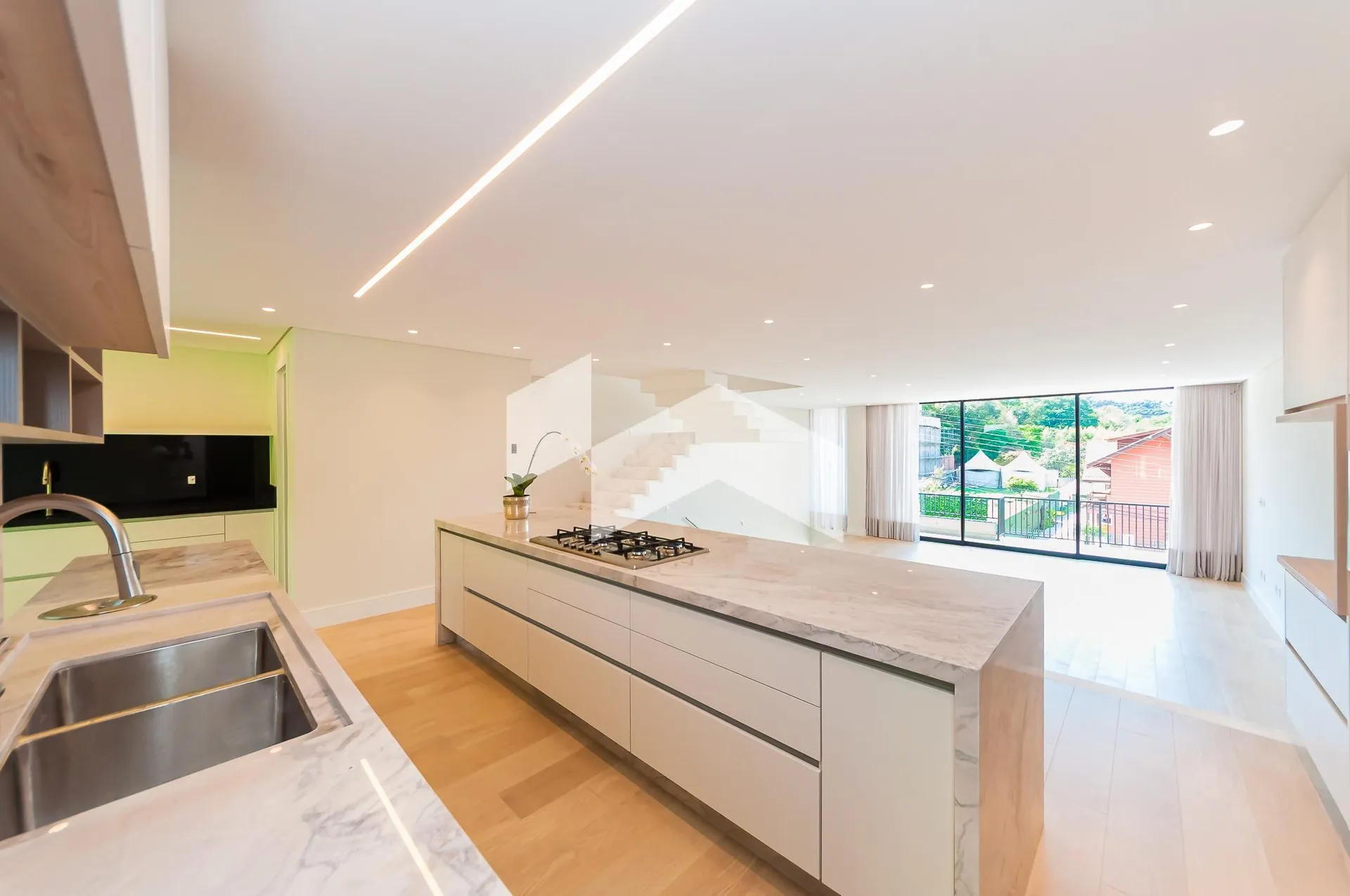 3-bedroom house with a bathtub — photo 8