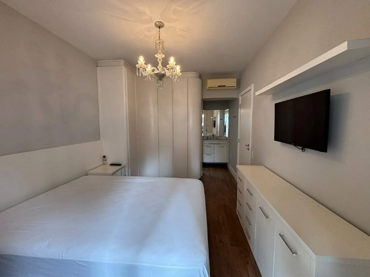 3-bedroom apartment in a building with a gym — photo 5