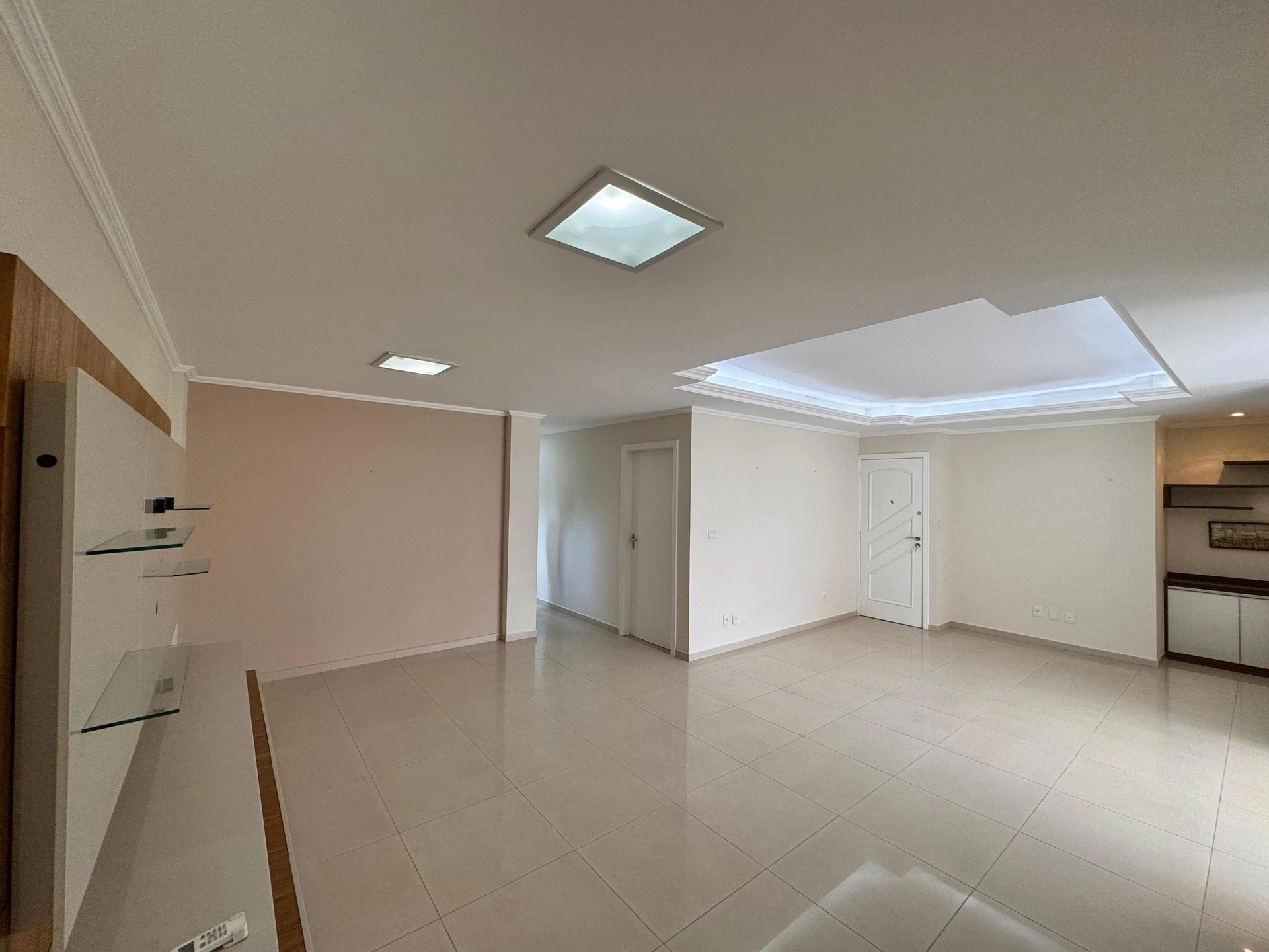 Unfurnished 3-bedroom apartment with a glassed balcony — photo 8