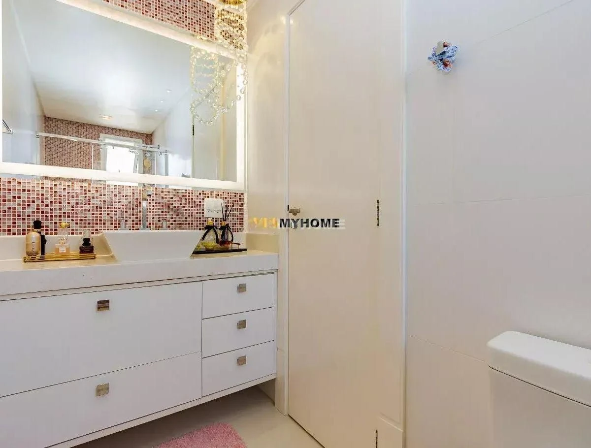 Furnished apartment with 3 en-suite bedrooms and balcony — photo 40