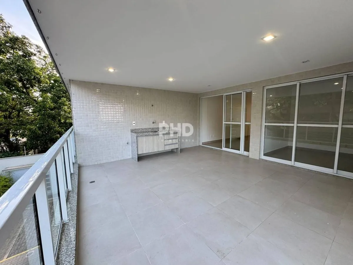 Apartment on the 1st floor with a grill on the balcony