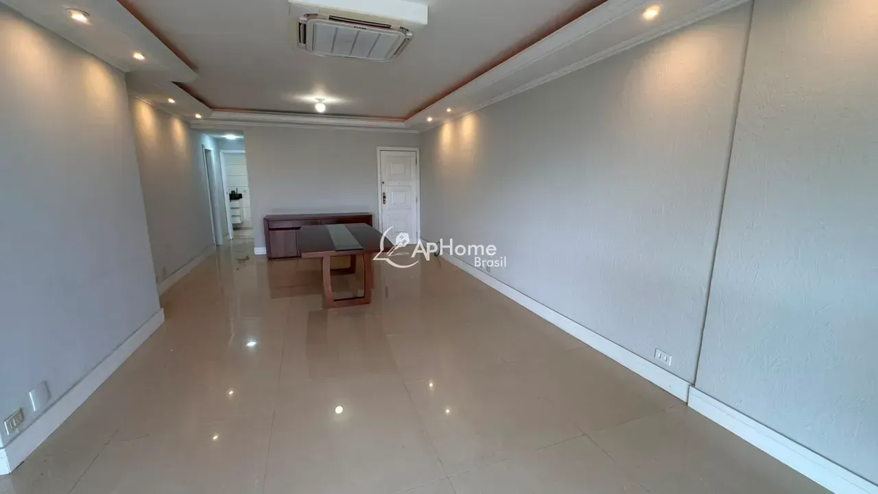 Unfurnished 4-bedroom apartment with glassed-in balcony — photo 14