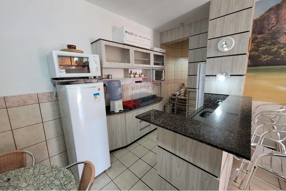 Unfurnished 2-bedroom apartment with open-plan kitchen — photo 2