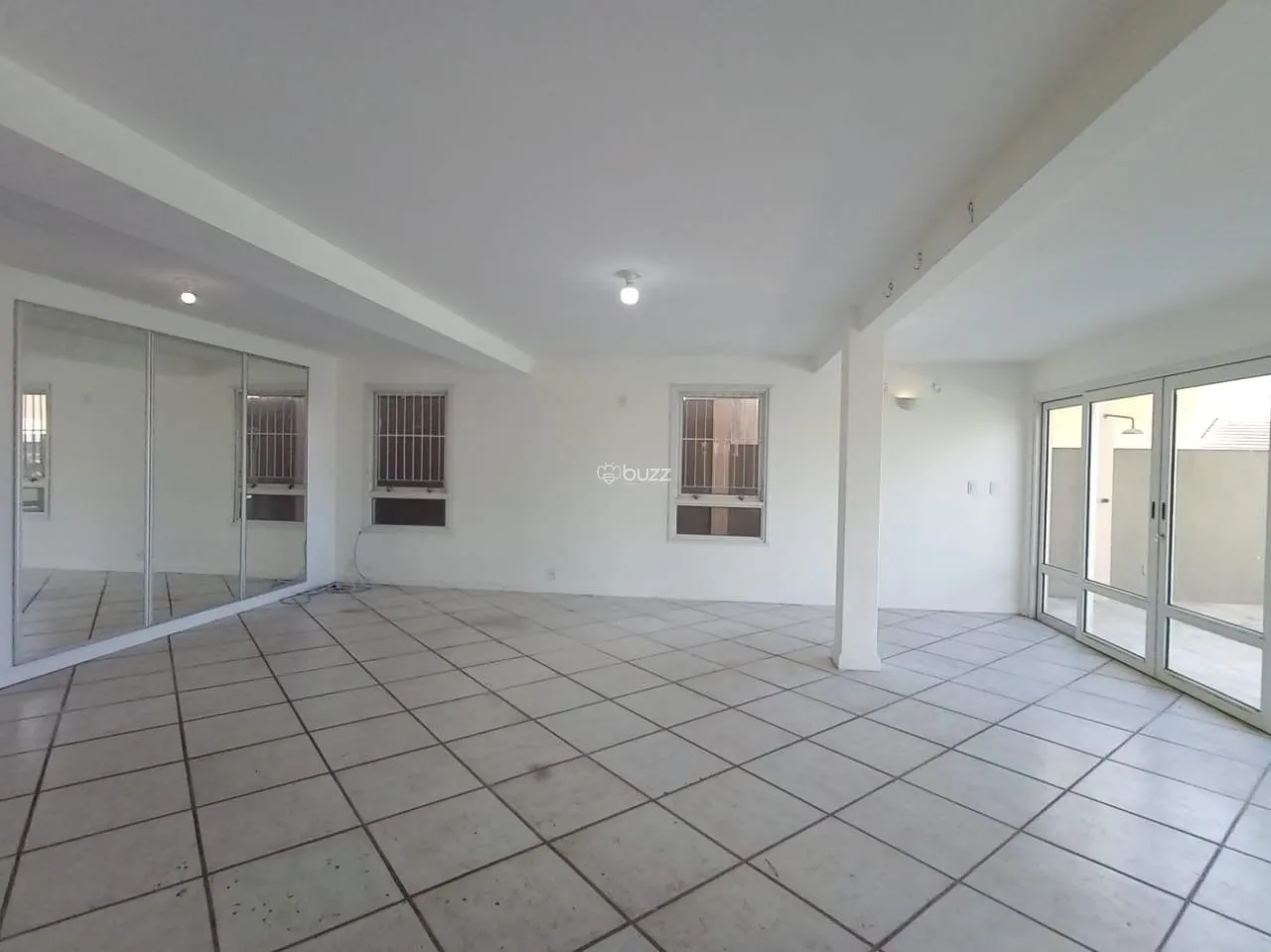 House with 4 en-suite rooms and 6 bathrooms, 301 m²