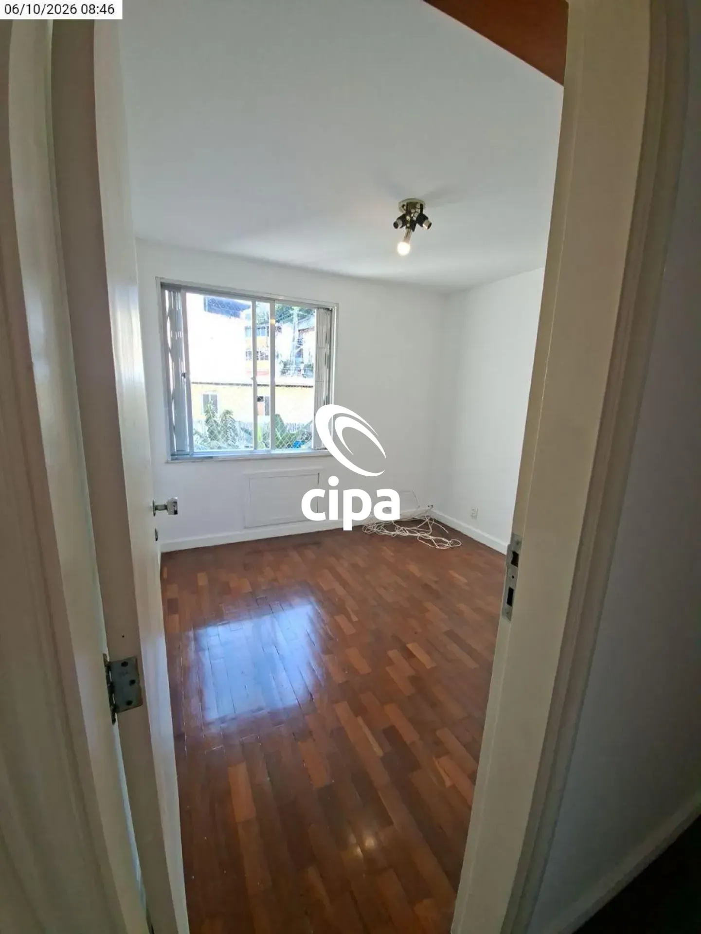 Glass-enclosed balcony in a 2-bedroom apartment, 83 m² — photo 3