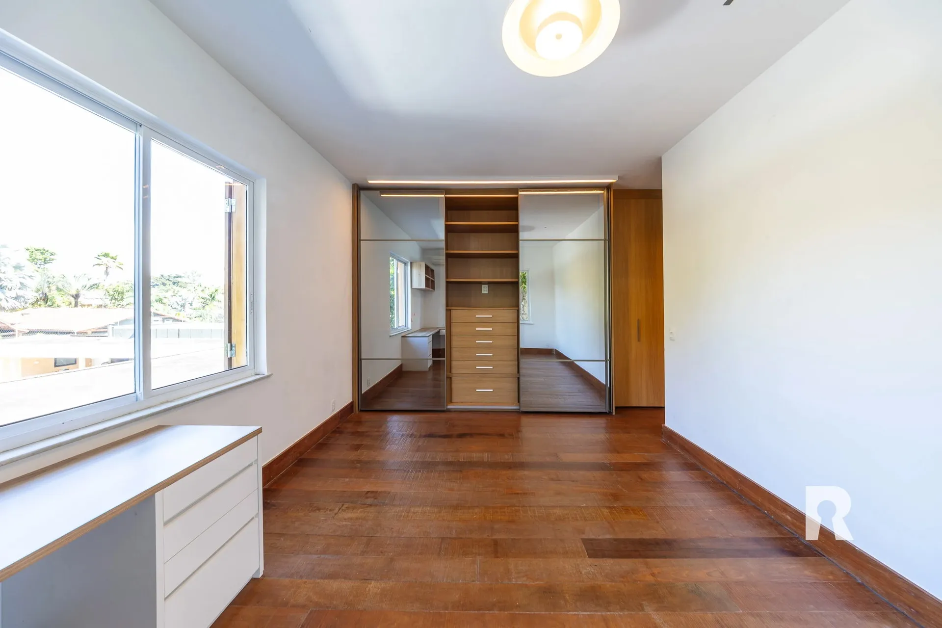 Furnished house with 5 bedrooms and 5 bathrooms — photo 25