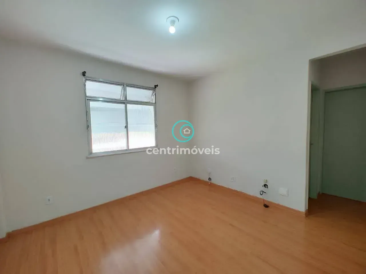 Wood or laminate floors in a 2-bedroom apartment, 50 m² — photo 11