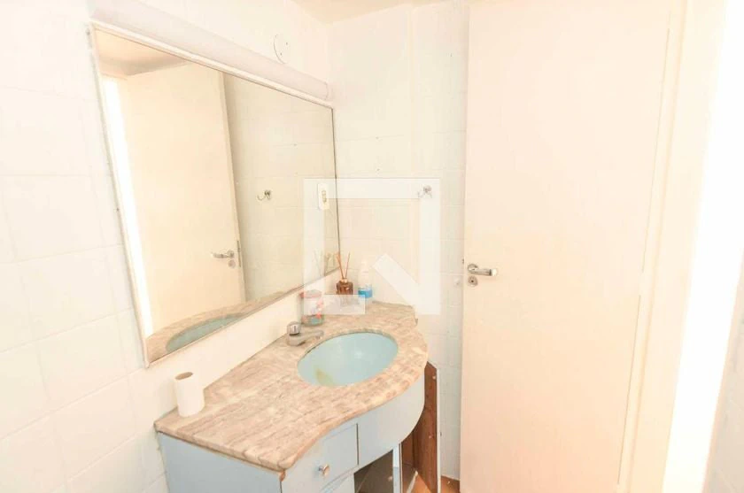 2-bedroom apartment with wood or laminate floors — photo 15