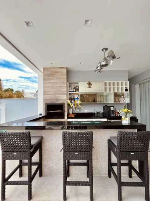 Condominium house with 4 en-suite bedrooms, 340 m² — photo 2