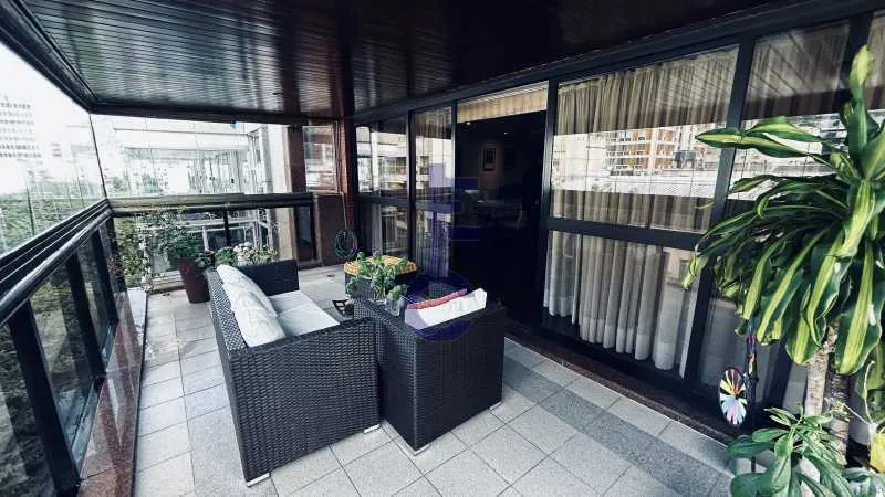 4-bedroom apartment with a grill on the balcony — photo 21