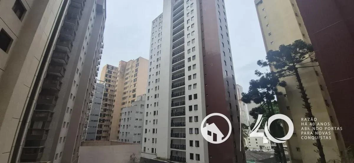 2-bedroom apartment with wood or laminate floors in Curitiba — photo 15