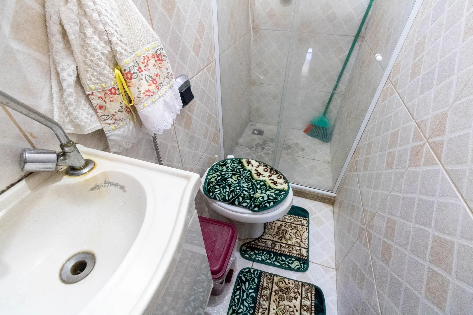 Casa mobiliada com 3 quartos e cozinha com fogão a gás — photo 43