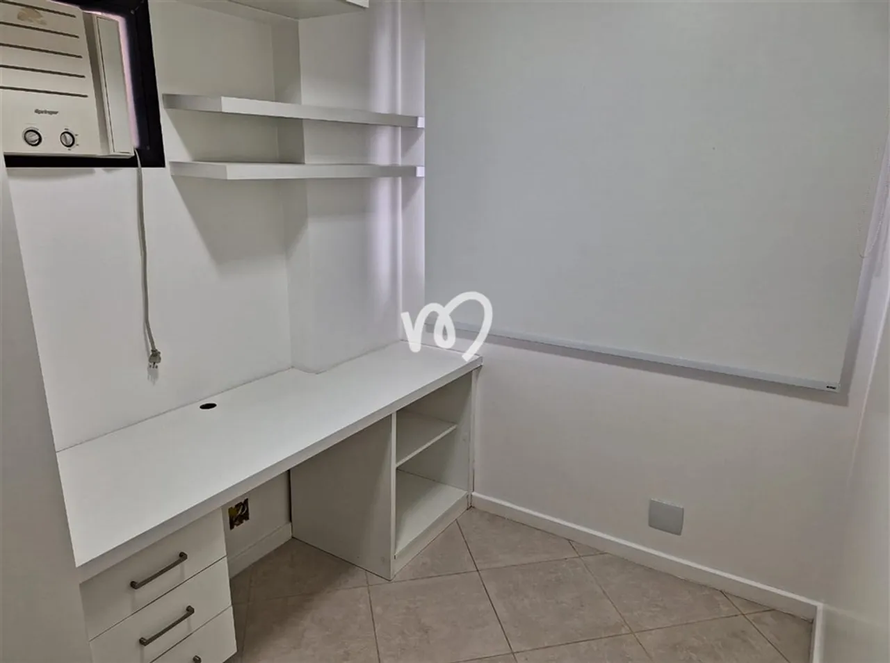 Reformed rooftop home with built-in wardrobes and 3 bedrooms — photo 13