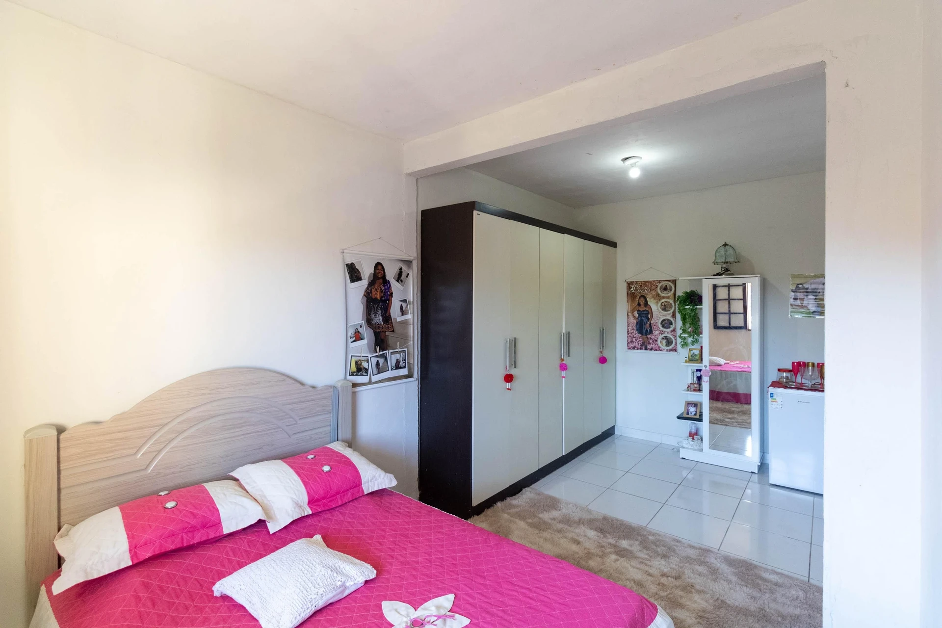 Casa mobiliada com 3 quartos e cozinha com fogão a gás — photo 2