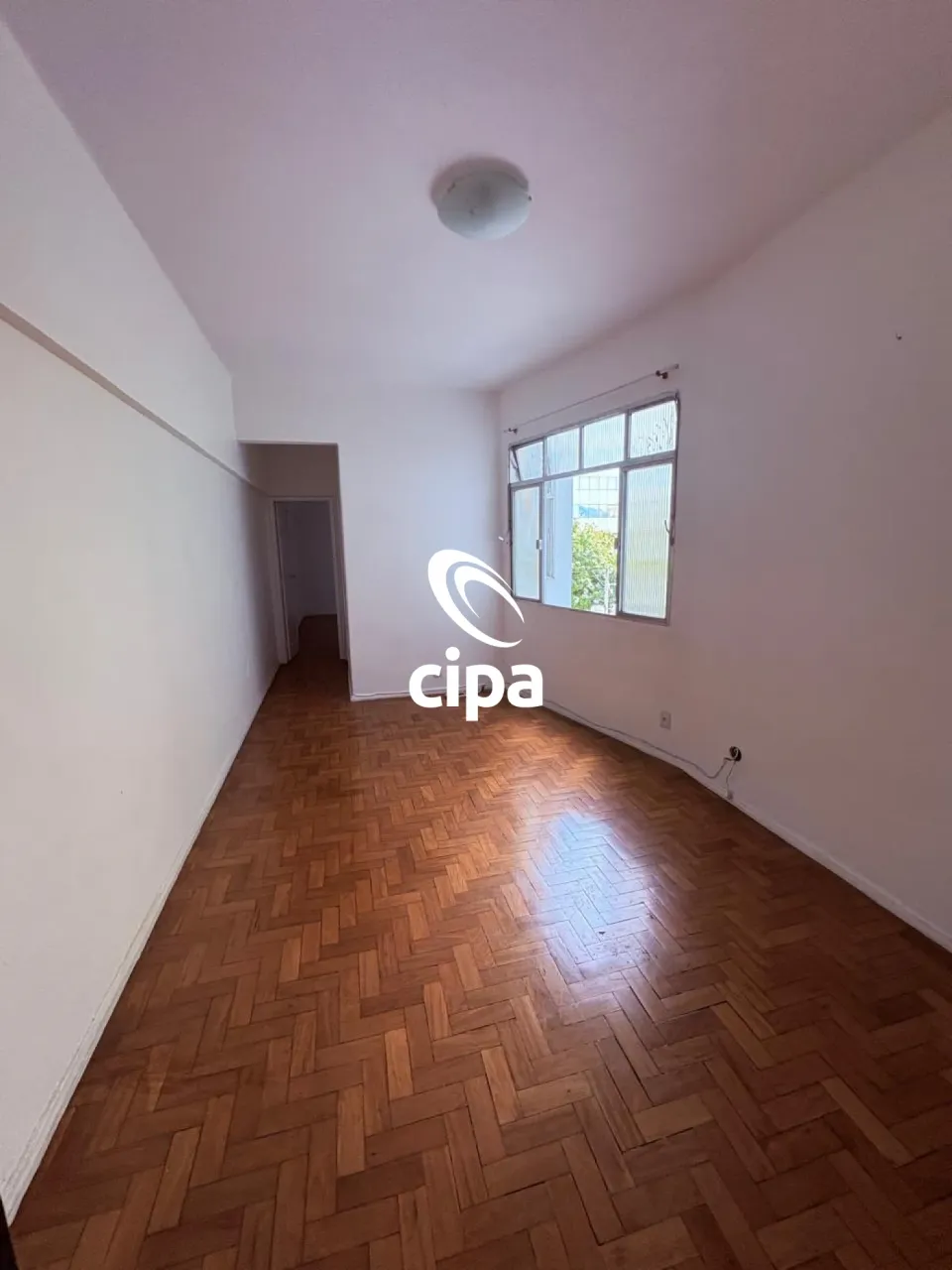 Unfurnished 1-bedroom apartment with a separate kitchen — photo 5