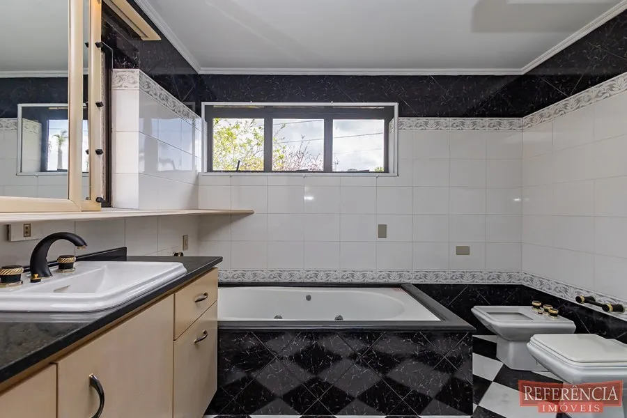Condo house with 3 bedrooms and a closed kitchen — photo 23