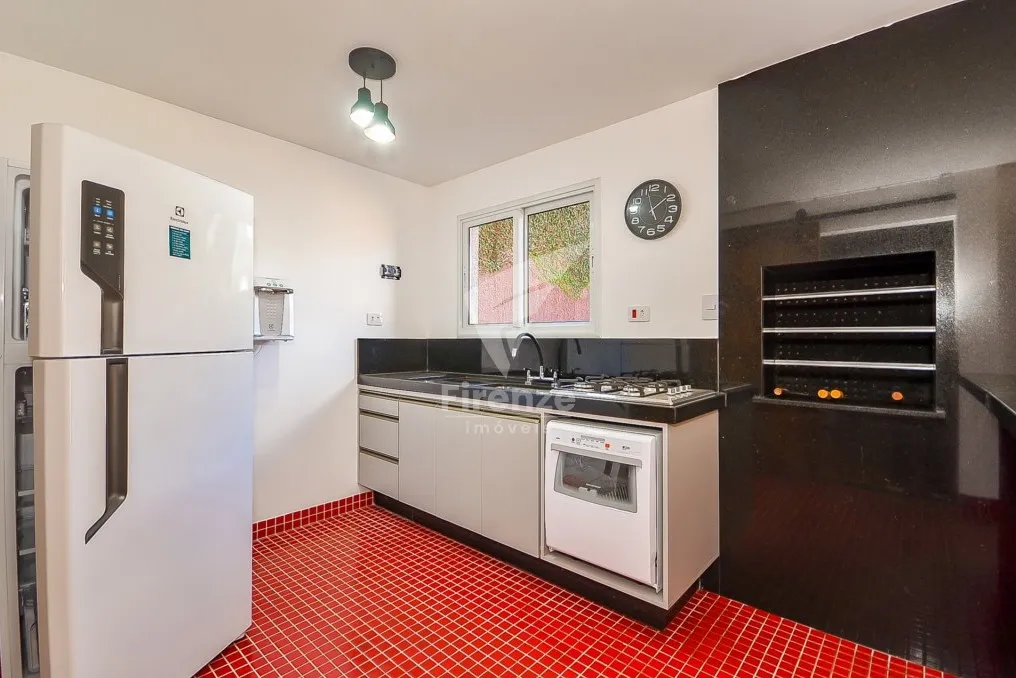 424 m² house with 3 en-suite bedrooms and 4 parking spots — photo 61