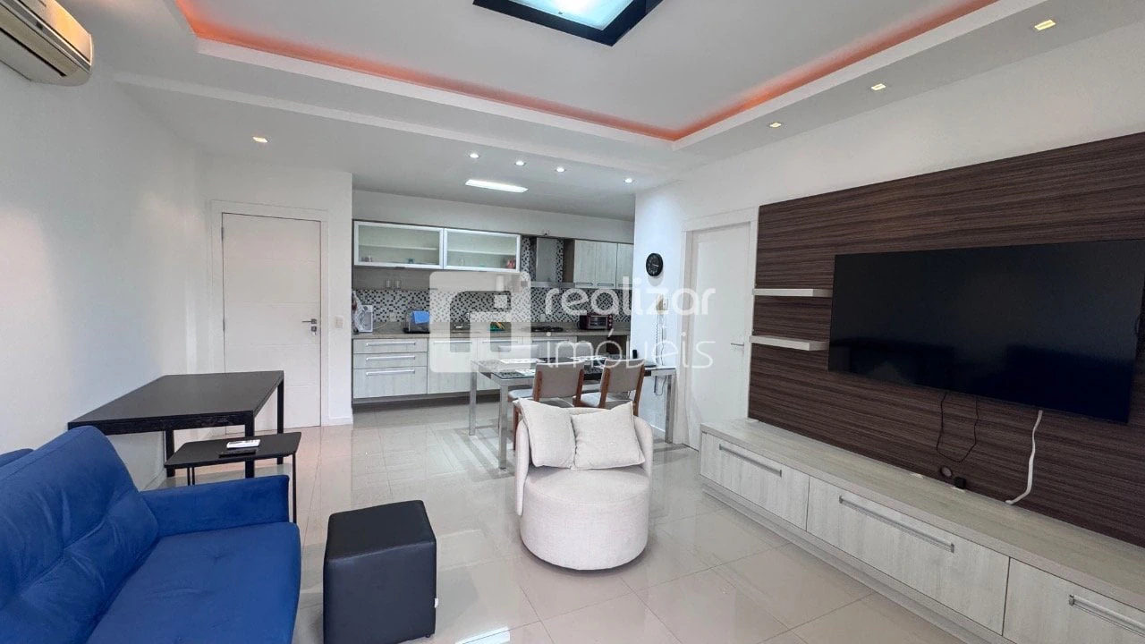One-bedroom apartment with a mountain view — photo 18