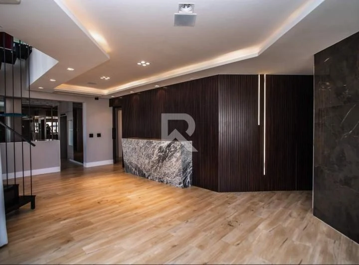 Large apartment with city views and 463 m² — photo 8