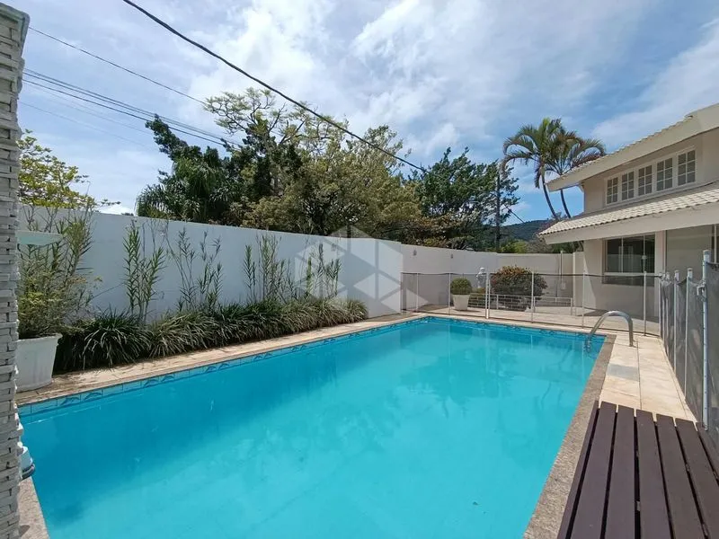 Furnished house, 222 m², with a bathtub — photo 53
