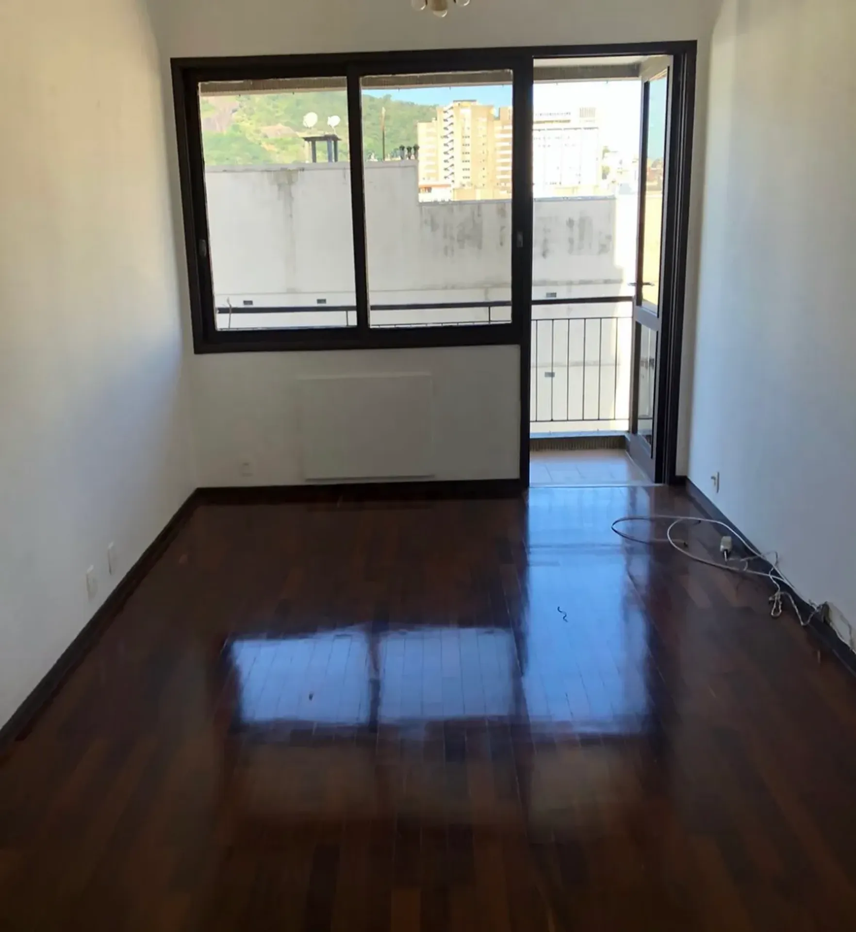 Apartment on the 5th floor with wood or laminate floors — photo 7