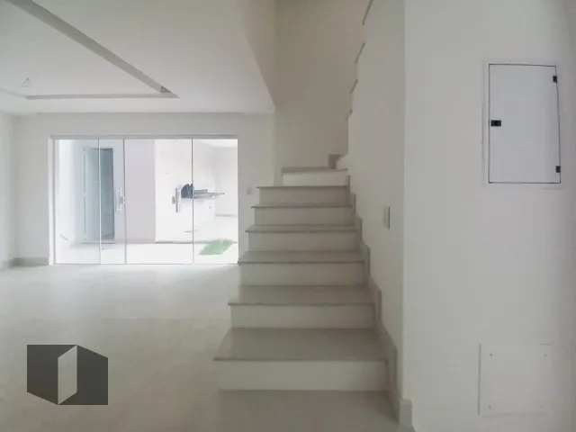 House with 4 bedrooms and 5 bathrooms, 2 parking spaces — photo 7
