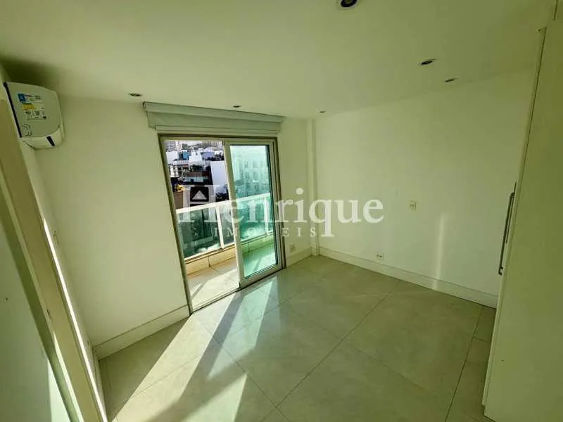 Triplex penthouse with 3 bedrooms and 3 bathrooms — photo 12