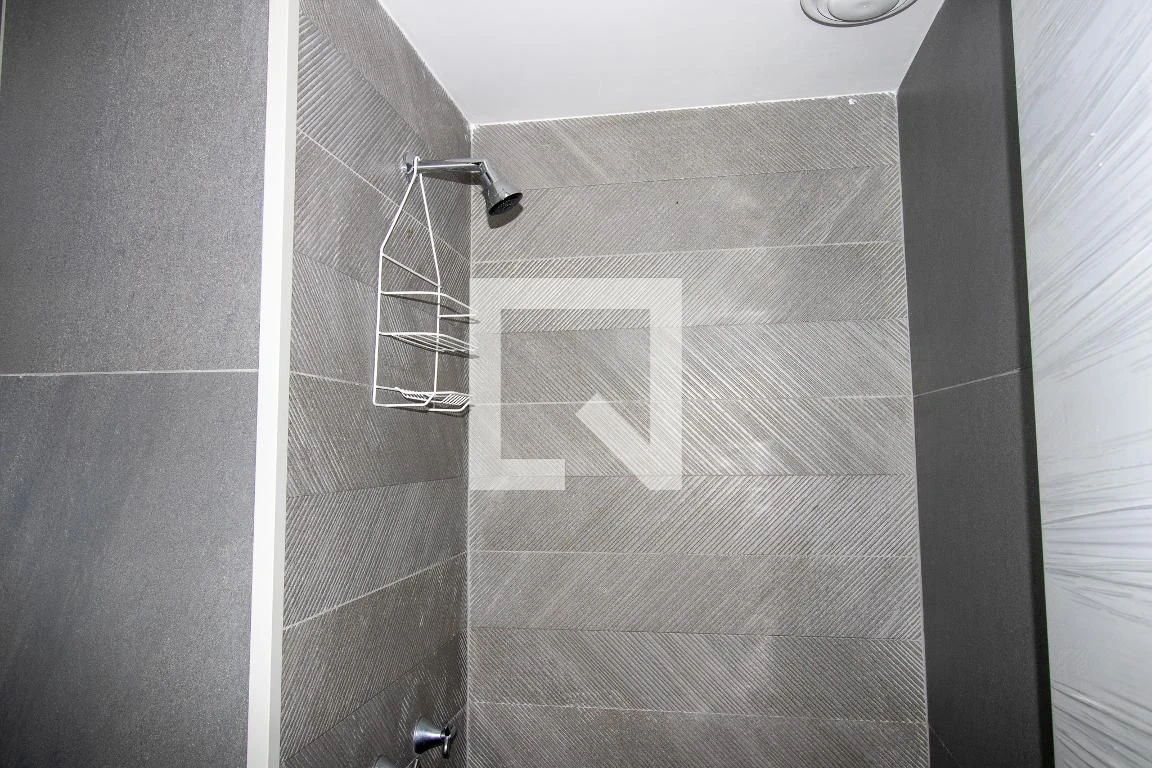 One-bedroom apartment in a building with a gym — photo 25