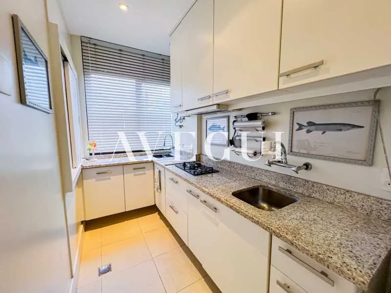 Furnished 1-bedroom apartment with a balcony — photo 16