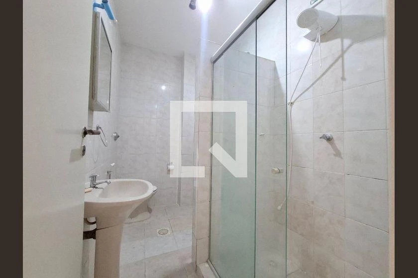 Wood or laminate floors in a one-bedroom apartment, 61 m² — photo 14