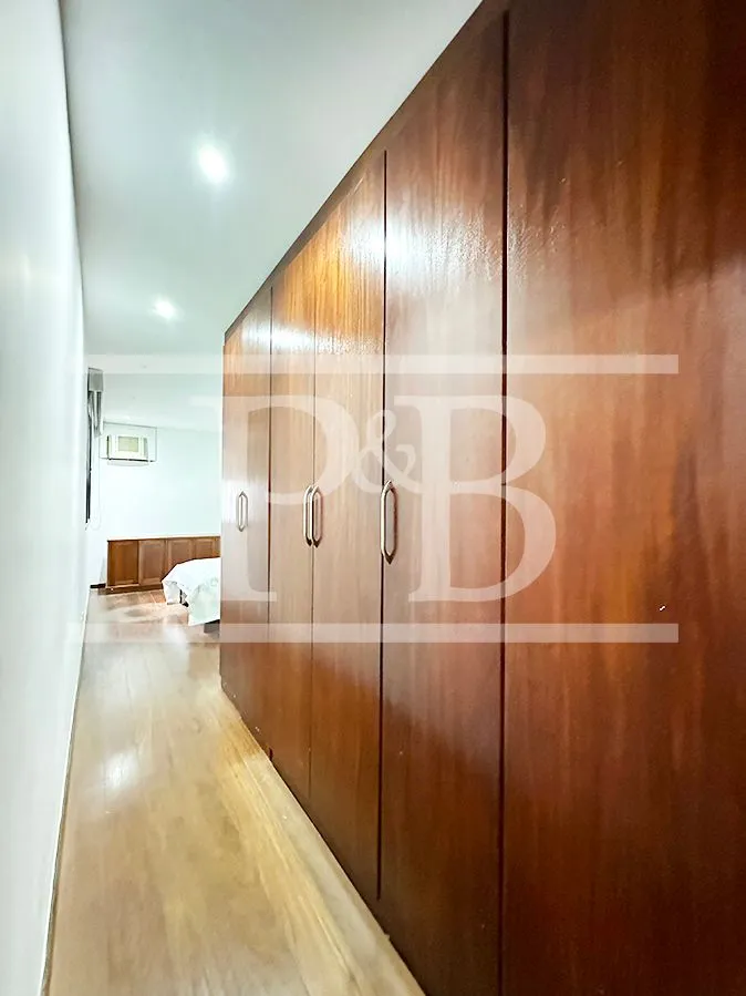 4-bedroom apartment with 250 m² and glassed-in balcony — photo 25